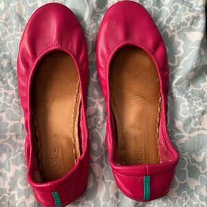Worn, but excellent condition fuchsia Tieks